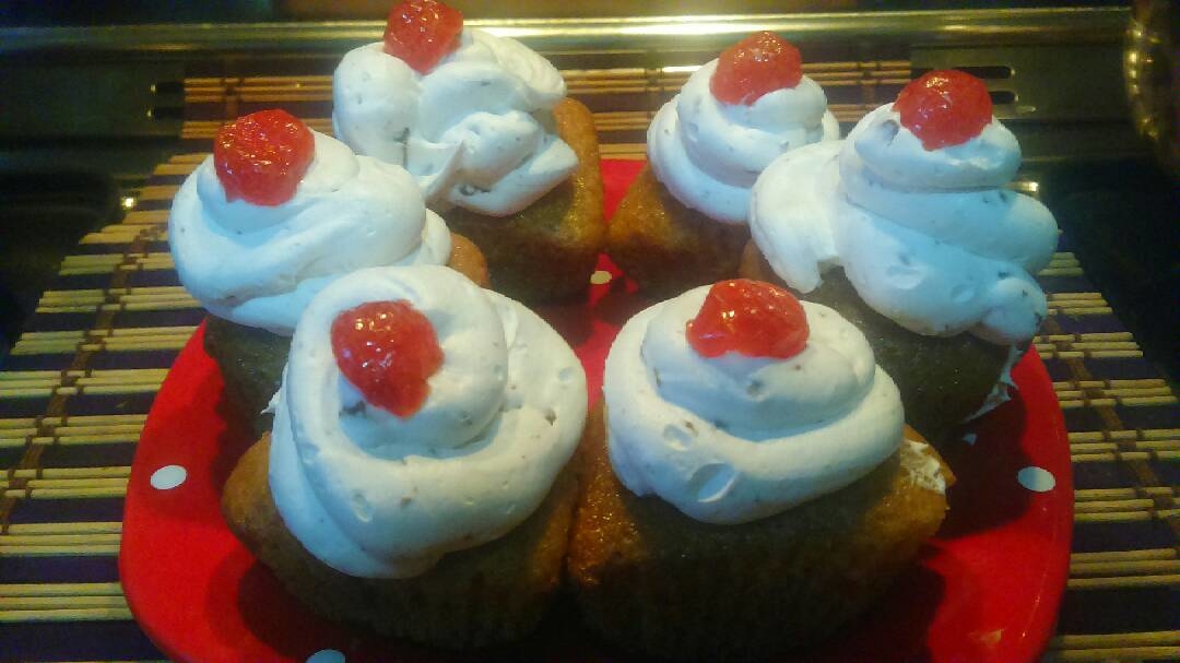  كب كيك محشي كريمه وشوكولا