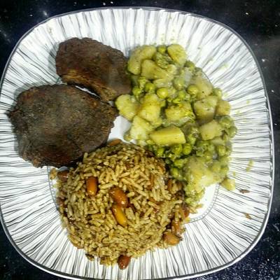  ارز بالخلطة ولحم مشوى و خضار سوتية 