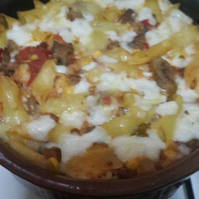  مكرونه بالسجق والجبن 