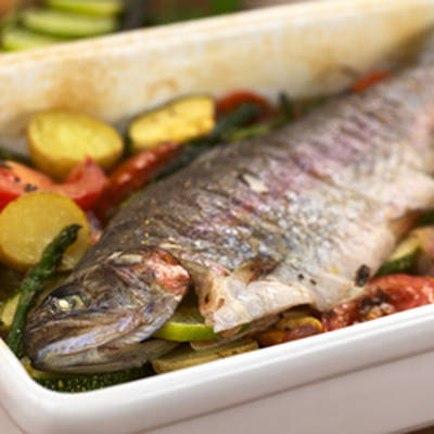  طريقة عمل سمك مشوى محشي بالخضروات 