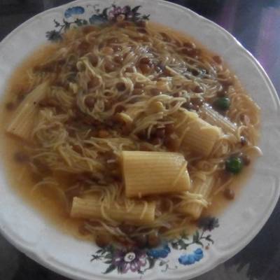  شوربة معكرونة مع الخضار الطازجة 