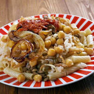  طريقة عمل الكشري المصري بالصلصة والدقة 