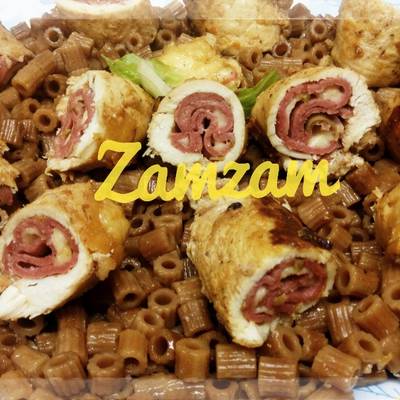  تشيكن رول مع مكرونة محمرة