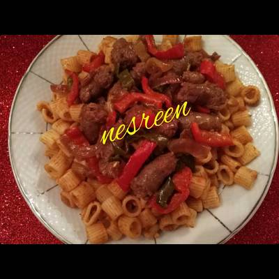  مكرونه بالصلصة و السجق #غداء_سريع 