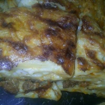  مكرونه بالبشاميل واللحمه المفرومه 