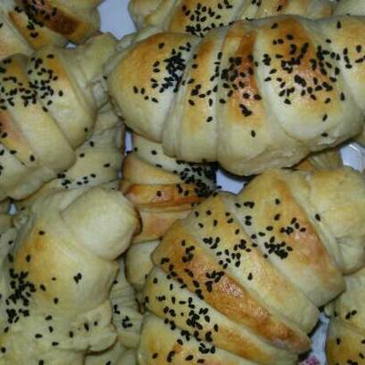  كرواسون بالجبنه الرومى او اى حشوه زى ما تحبى 