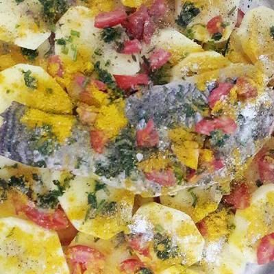  طاجن سمك بالبطاطس 