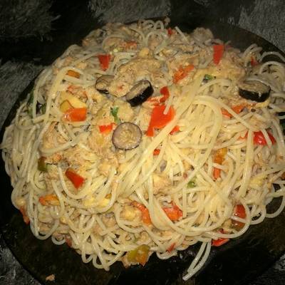  مكرونه بالتونة والجبن الرومي 