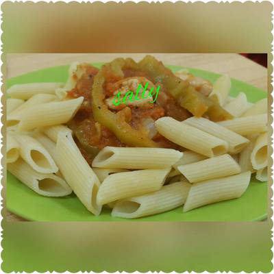  مكرونة بالدجاج والخضروات 