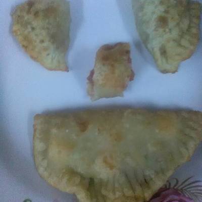  فطائر مقلية بالنقانق 