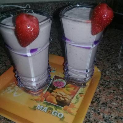  سموذي موز وفراولة 