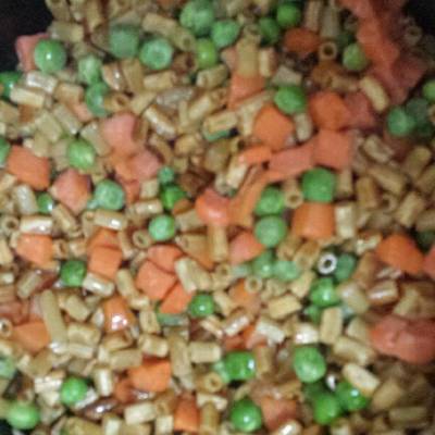  مكرونه بالبسلة و الجزر 