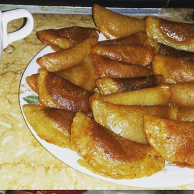  قطائف بحشوة الفستق و الزبيب و جوز الهند و القرفة #حلويات_شرقية 