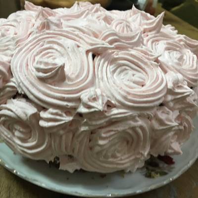  تورتة الفانيليا مزينة بالوردات 