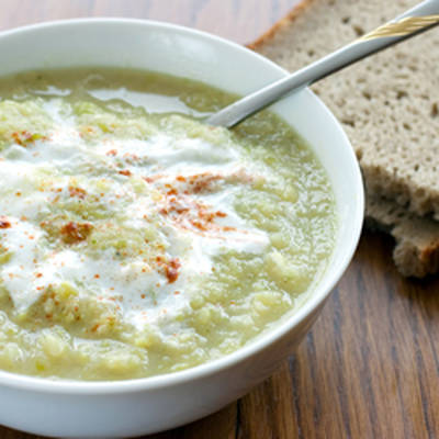  طريقة عمل شوربه الملفوف والكرفس 