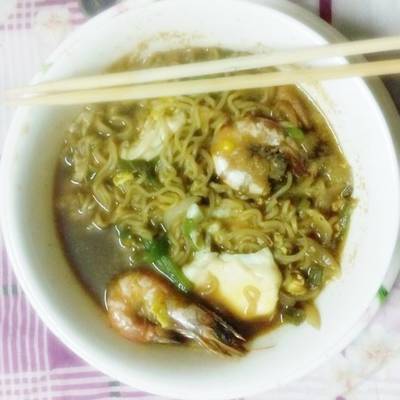  نودلز مع شوربة السي فود 