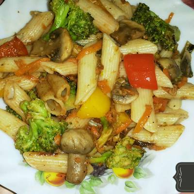  طريقة عمل مكرونة بالخضار والمشروم 