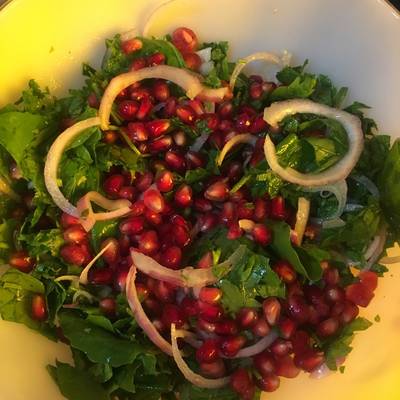  سلطة جرجير بالرمان 