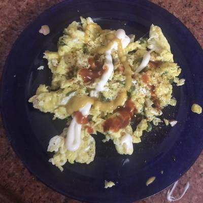  بيض بالجبن الرومي والزيتون 