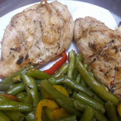  صدور دجاج مشويه مع خضار سوتيه 