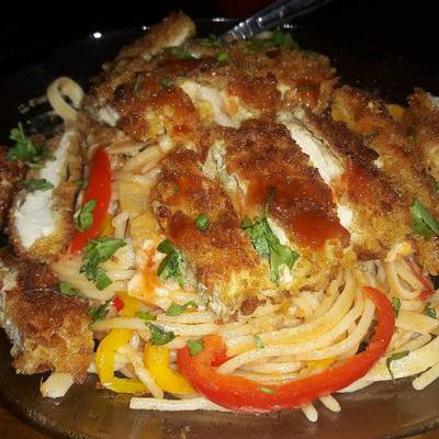  شرحات الدجاج مع المعكرونه والخضار 