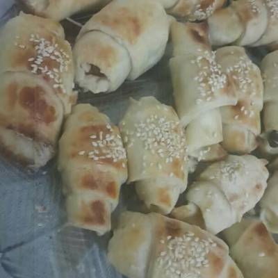  معجنات بالجبنه و النقانق 