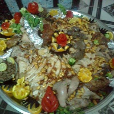  ديك رومي روستو مع أرز بالخلطة والمكسرات 