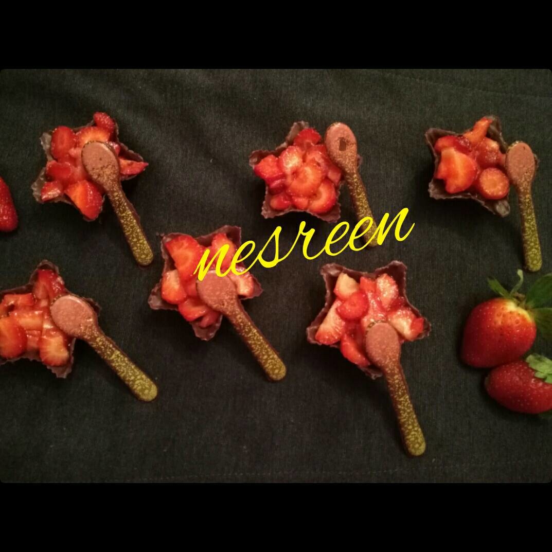  اكواب الشيكولاته بالفراوله 