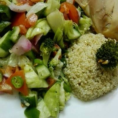  سلطة كينوا سريعة ولذيذة