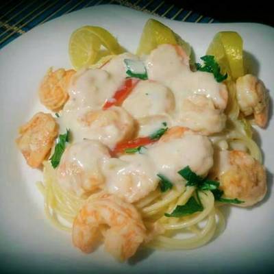  مكرونه والصوص الابيض بالجمبري 