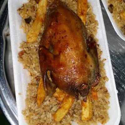  طريقه عمل الحمام المحشى أرز بالكبد والقوانص والزبيب 