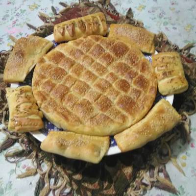  فطاير بالسجق والجبنه الشيدر 