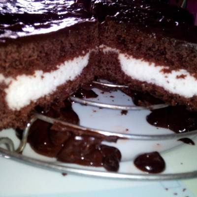  كيك الشوكولاتة بحشوة الكريمة 