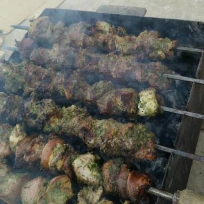  كباب مشوى على الفحم 