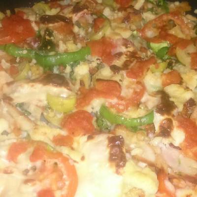  بطاطس محمره بالشيش طاووق وجبن مشكل والخضار (بيتزا البطاطس) 