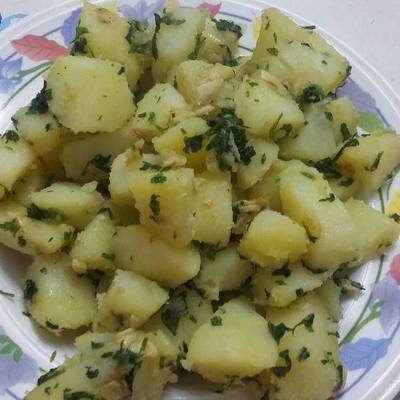  مكعبات البطاطس بالتوم والكزبرة 