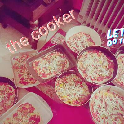  بيتزا بالسجق و المشروم 