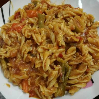  مكرونه بالتونه والخضراوات 