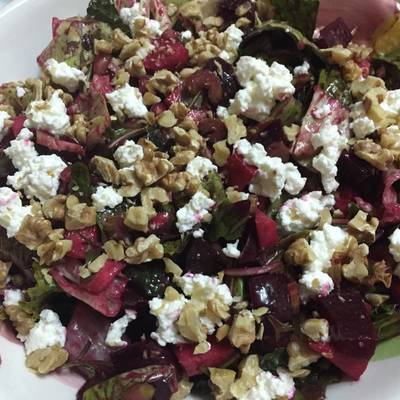  سلطة البنجر والجبنة الفيتا 