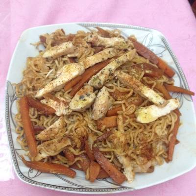  نودلز ودجاج صيني 