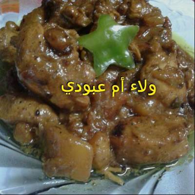  قطع الدجاج بالزبيب والكاري والبطاطس 