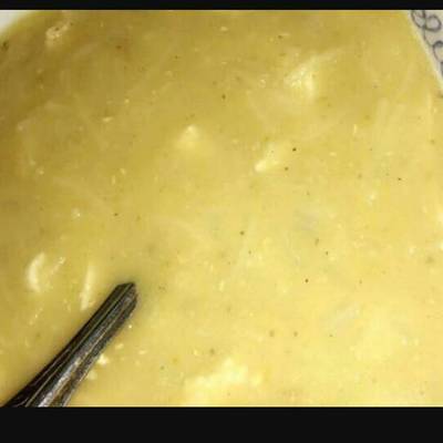  شوربه عدس اصفر بالكريمه والفراخ 