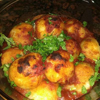  كرات البطاطس المحشية مع الصلصة 