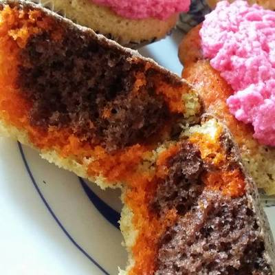  كب كيك ملون بكريمه الجيلي 