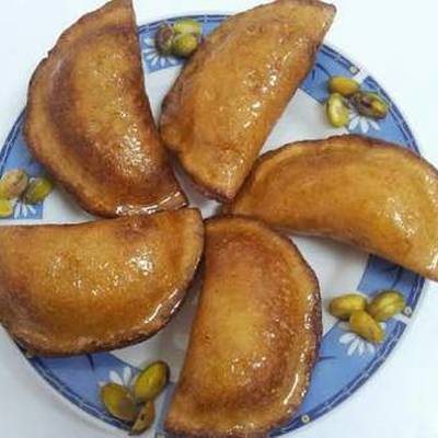  طريقة عمل قطايف بالجبنة والبسطرمة 