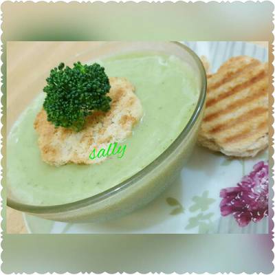  شوربة البروكلي بالكريمة 