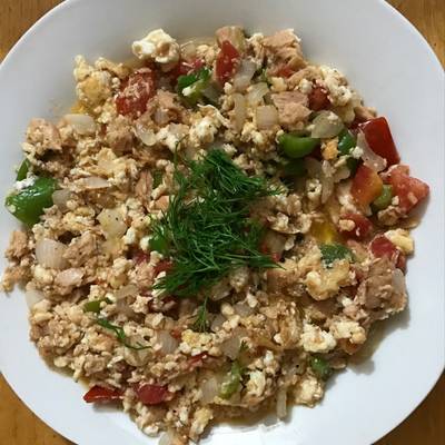  سلطة بالتونة والبيض 