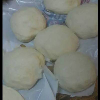  عجينه البيتزا الهشه جدا بطريقه سهله وسريعه 