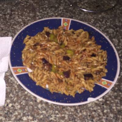  مكرونة بالفلفل والزيتون 