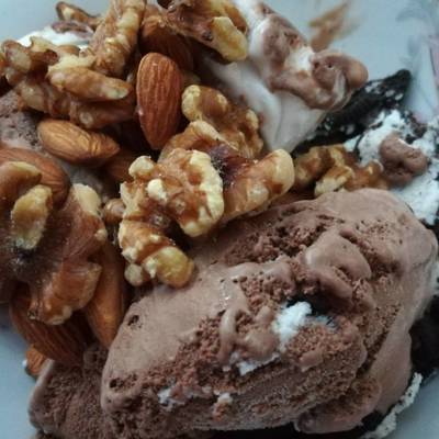  ايس كريم الاوريو والمكسرات 